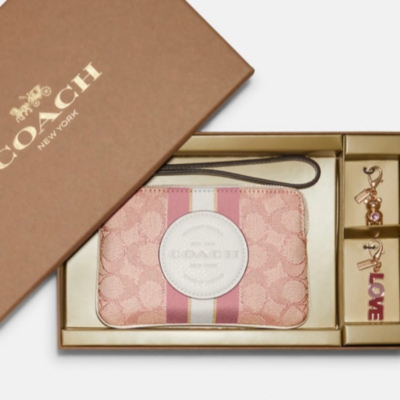 Coach Handbags - COPY - 🔻PRICE DROP🔻Coach Pink Wristlet gift set 💎💎